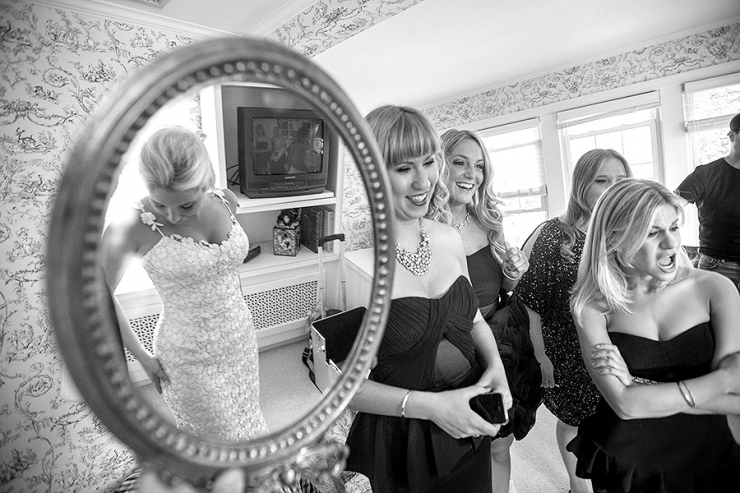 Illustration de l'article : Voici 50 id&eacute;es de photos originales &agrave; faire lors d'un mariage! Ca pourrait vous servir!