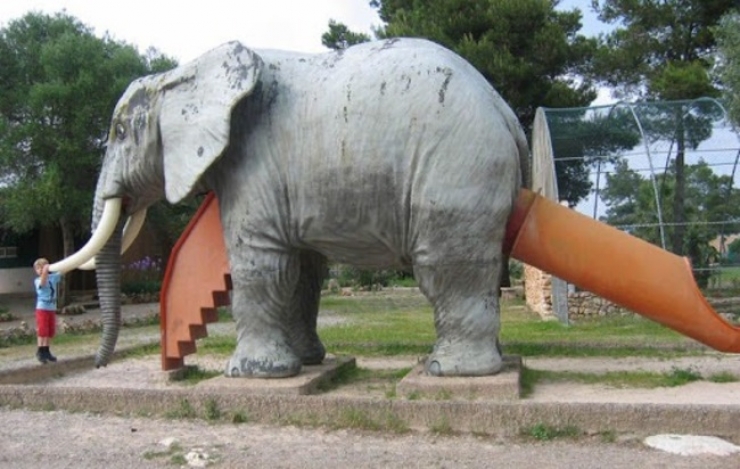 Illustration de l'article : 20 photos de jardins d'enfants plut&ocirc;t flippantes !