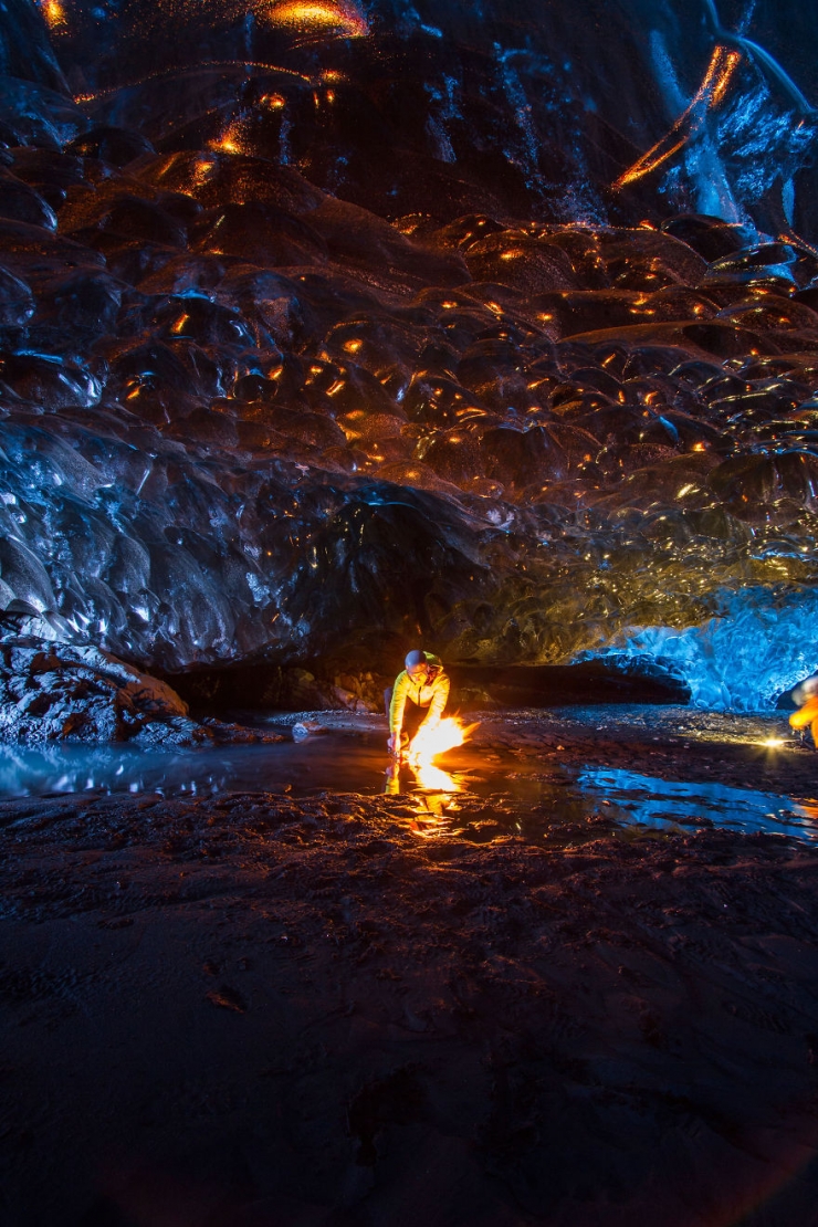 Illustration de l'article : Cette grotte de glace en Islande est une merveille de la nature