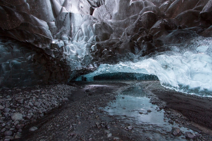 Illustration de l'article : Cette grotte de glace en Islande est une merveille de la nature