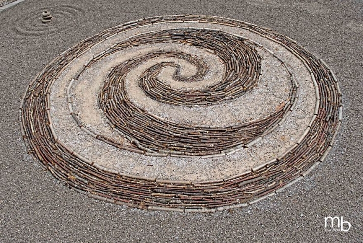 Illustration de l'article : Il se sert de ce que lui offre la nature pour cr&eacute;er des oeuvres d'art destin&eacute;es &agrave; y retourner (13 photos)