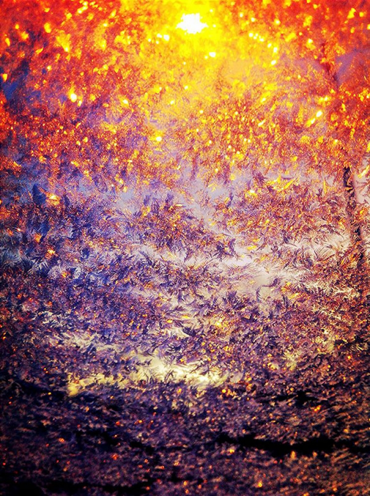 Illustration de l'article : Quand la neige et la glace se servent des voitures comme supports d'expression artistique : 14 magnifiques photos