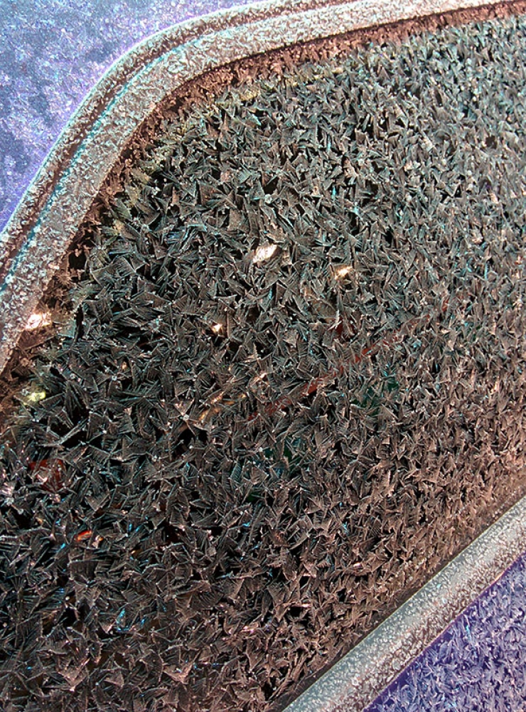 Illustration de l'article : Quand la neige et la glace se servent des voitures comme supports d'expression artistique : 14 magnifiques photos