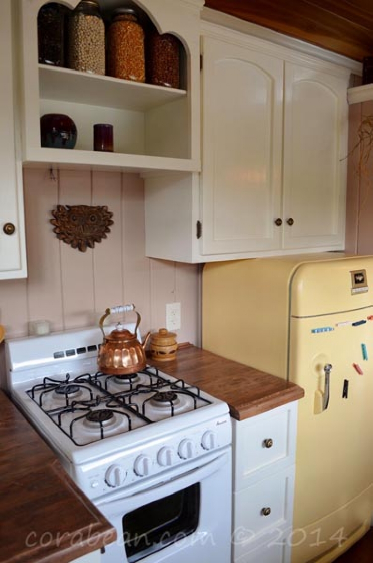 Illustration de l'article : Incroyable! Elle r&eacute;cup&egrave;re et transforme un bus scolaire en une maisonnette des plus chaleureuses!