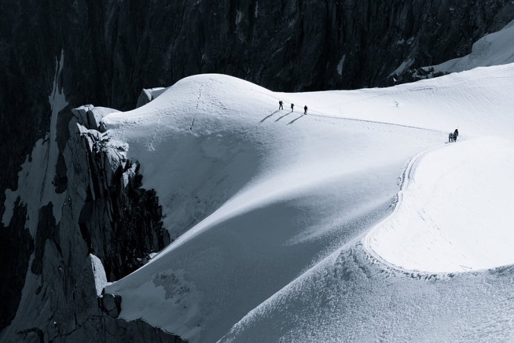 Illustration de l'article : L'immensit&eacute; de la nature face &agrave; l'homme r&eacute;sum&eacute;e en une s&eacute;rie d'&eacute;poustouflantes photos des Alpes