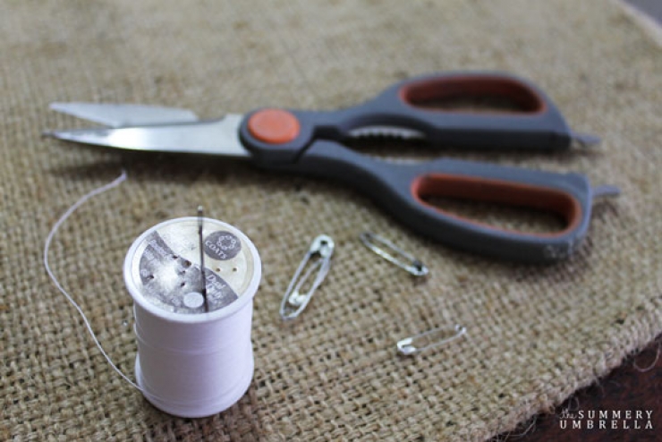 Illustration de l'article : Il change compl&egrave;tement le look de sa porte fen&ecirc;tre avec un bout de bois! 