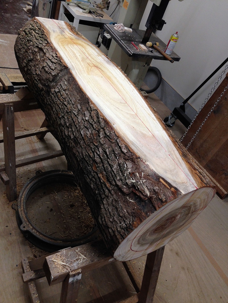 Illustration de l'article : Ce que cet artiste japonais va faire de ce tronc d'arbre va vous laisser bouche b&eacute;e