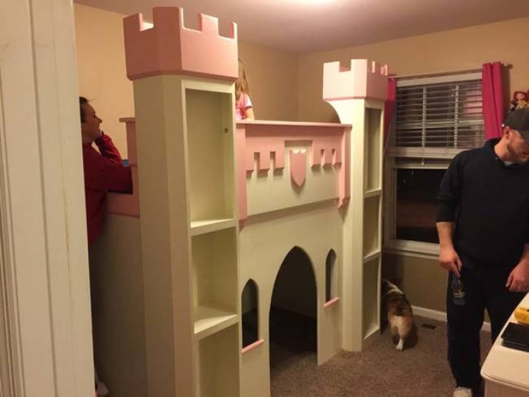 Illustration de l'article : Quand papa construit un magnifique château de princesse à sa fille...