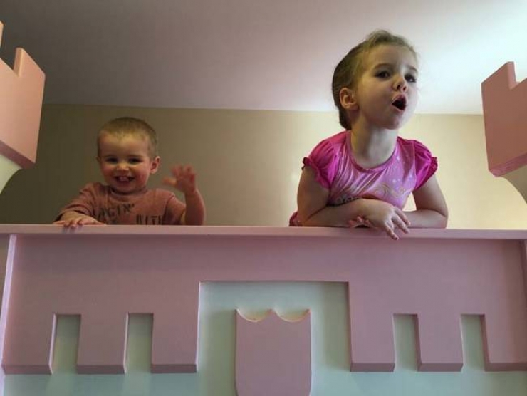Illustration de l'article : Quand papa construit un magnifique château de princesse à sa fille...