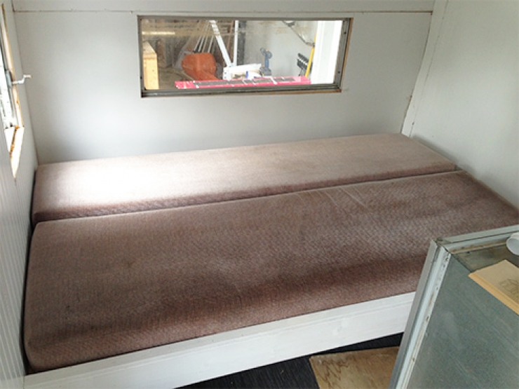 Illustration de l'article : Ils r&eacute;cup&egrave;rent et transforment une vieille roulotte en ruine en un cocon Vintage et incroyable ! Joli boulot&hellip;