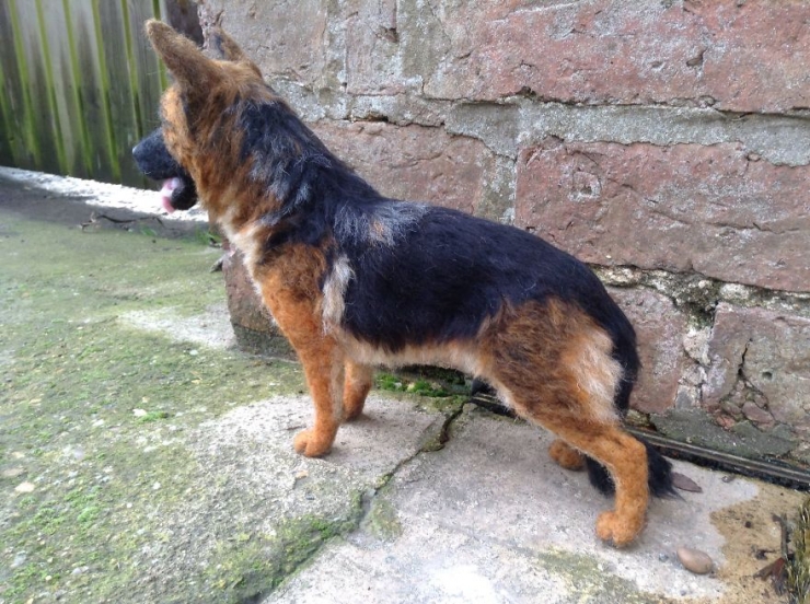 Illustration de l'article : 11 sculptures de chiens en feutre plus vraies que nature