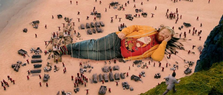 Illustration de l'article : Ne jamais s'endormir au travail quand on a des coll&egrave;gues farceurs... Ce monsieur vient de le comprendre en devenant une star sur le web...