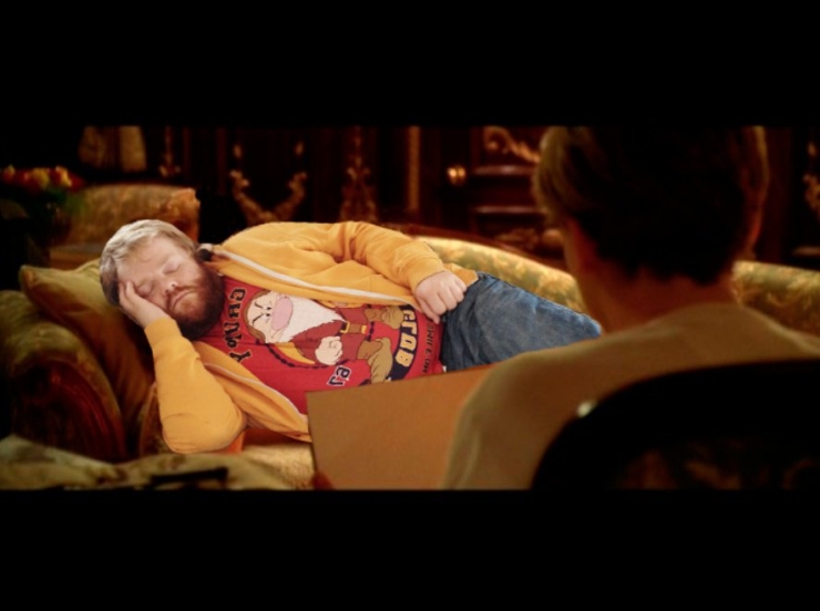 Illustration de l'article : Ne jamais s'endormir au travail quand on a des coll&egrave;gues farceurs... Ce monsieur vient de le comprendre en devenant une star sur le web...