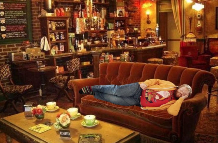 Illustration de l'article : Ne jamais s'endormir au travail quand on a des coll&egrave;gues farceurs... Ce monsieur vient de le comprendre en devenant une star sur le web...