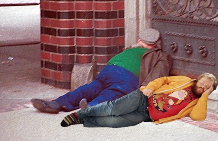 Illustration de l'article : Ne jamais s'endormir au travail quand on a des coll&egrave;gues farceurs... Ce monsieur vient de le comprendre en devenant une star sur le web...