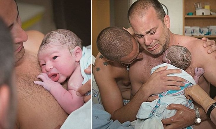 Illustration de l'article : Grâce à cette photographe, ce couple gai a pu immortaliser la magnifique naissance de leur premier fils... Très beau moment !