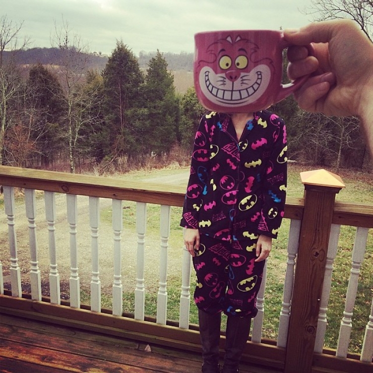 Illustration de l'article : Il transforme les membres de sa famille en super-h&eacute;ros gr&acirc;ce &agrave; ses mugs d&eacute;jant&eacute;s