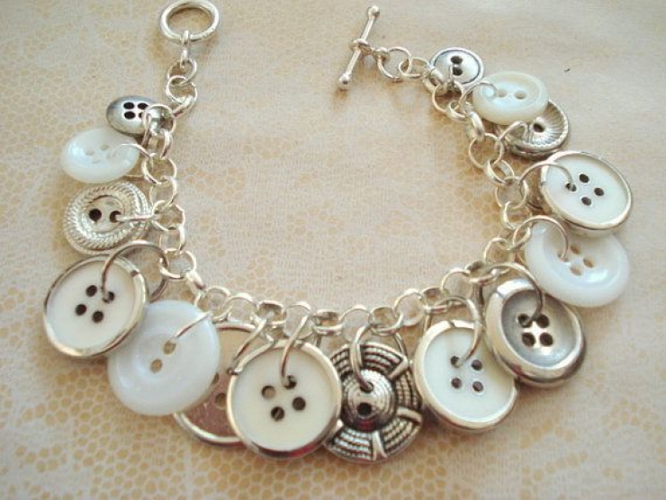 Illustration de l'article : Vous avez des vieux boutons qui trainent dans le grenier ?  Voici 53 id&eacute;es de cr&eacute;ations que vous pourrez r&eacute;aliser avec ! 