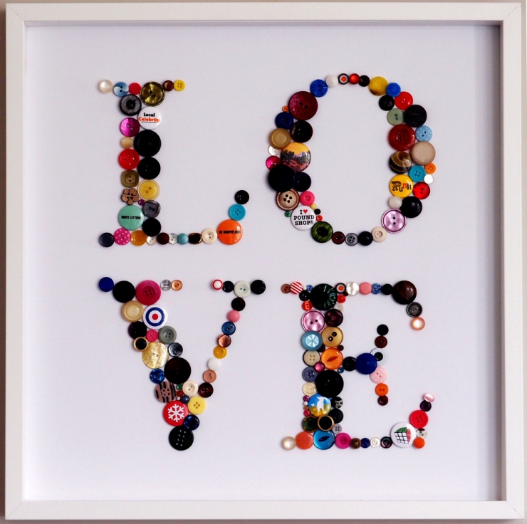 Illustration de l'article : Vous avez des vieux boutons qui trainent dans le grenier ?  Voici 53 id&eacute;es de cr&eacute;ations que vous pourrez r&eacute;aliser avec ! 