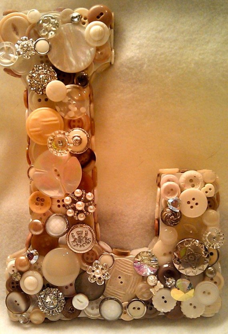 Illustration de l'article : Vous avez des vieux boutons qui trainent dans le grenier ?  Voici 53 id&eacute;es de cr&eacute;ations que vous pourrez r&eacute;aliser avec ! 