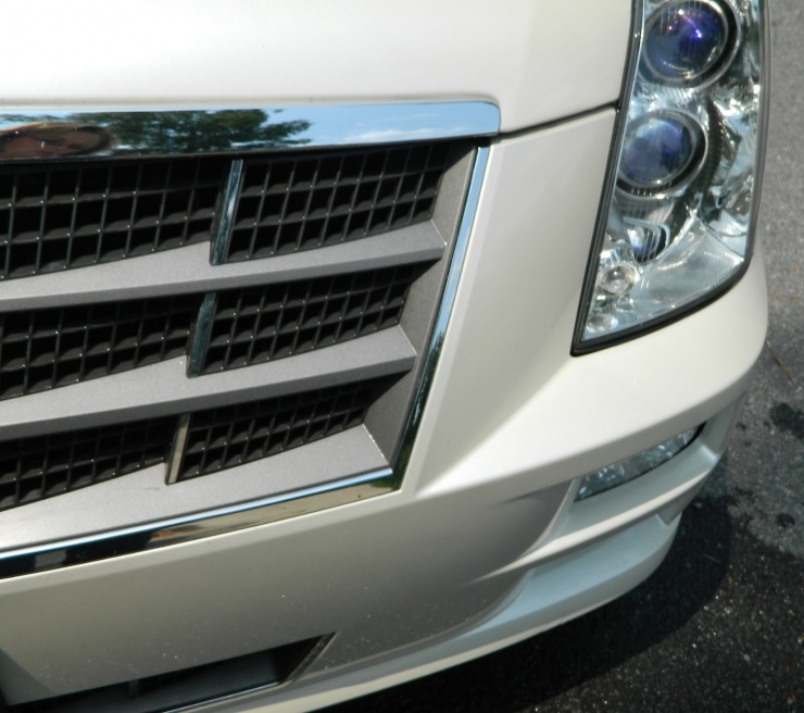 Illustration de l'article : Frottez une feuille d&rsquo;assouplissant sur le par-choc de votre voiture peut s&rsquo;av&eacute;rer &ecirc;tre une astuce brillante ! 