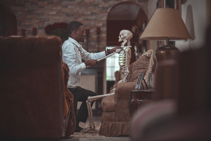 Illustration de l'article : A travers la photographie, il d&eacute;nonce la cruaut&eacute; de la soci&eacute;t&eacute; moderne et du monde du travail