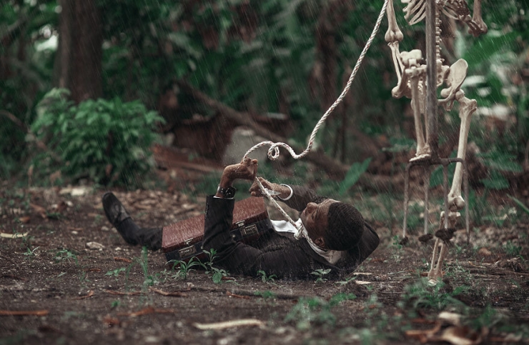 Illustration de l'article : A travers la photographie, il d&eacute;nonce la cruaut&eacute; de la soci&eacute;t&eacute; moderne et du monde du travail