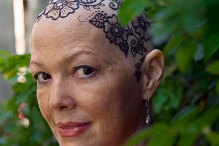 Illustration de l'article : Des couronnes de henn&eacute; pour ces femmes qui ont perdu leurs cheveux &agrave; cause de la chimio