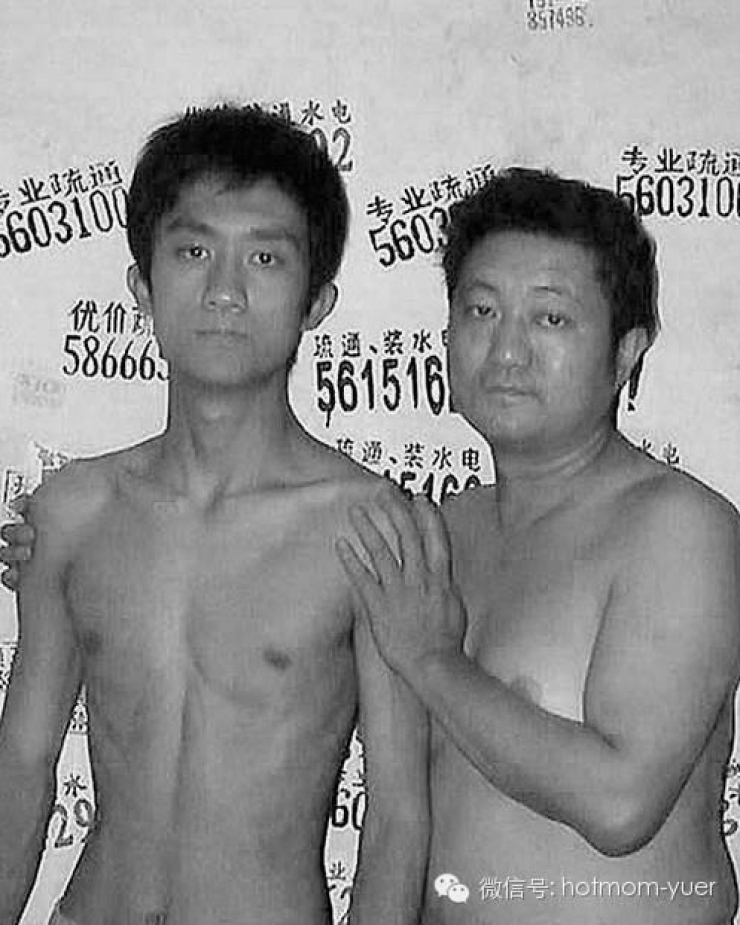 Illustration de l'article : Voilà 28 ans que ce papa et son fils se prennent en photo tous les ans mais attendez de voir la surprise à la fin...