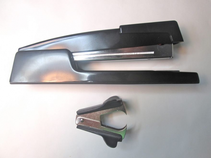 Illustration de l'article : Cet artiste dessine des personnages de Star Wars avec... des agrafes