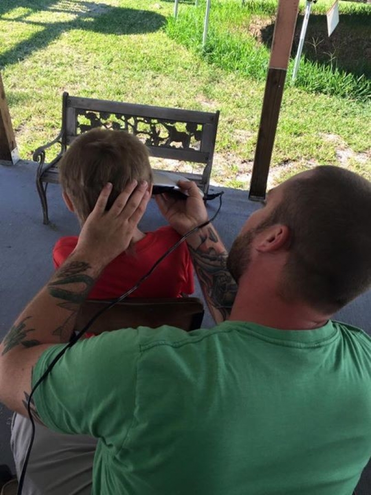 Illustration de l'article : On l'a insult&eacute; de fillette pendant deux ans &agrave; cause de ses cheveux longs pourtant s'il ne les a pas coup&eacute; c'est pour une raison admirable !