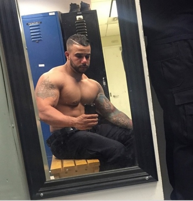 Illustration de l'article : Il parait que toutes les femmes r&ecirc;vent de se faire arr&ecirc;ter par ce policier...