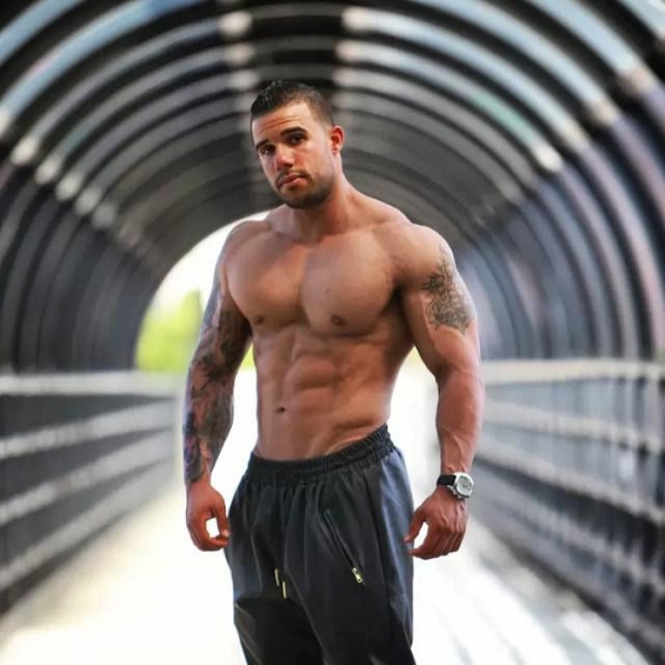 Illustration de l'article : Il parait que toutes les femmes r&ecirc;vent de se faire arr&ecirc;ter par ce policier...