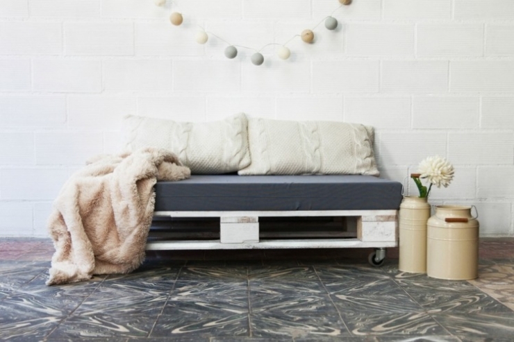 Illustration de l'article : Nouvelle s&eacute;rie de r&eacute;alisations &agrave; base de palettes. Aujourd'hui c'est une "sp&eacute;ciale canap&eacute;" !