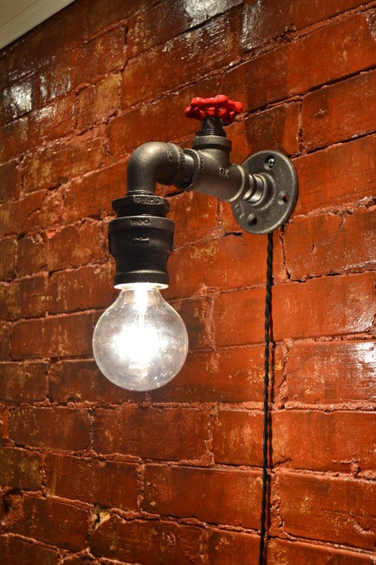 Illustration de l'article : Faites le plein de créativité avec ces 40 objets détournés en lampes !