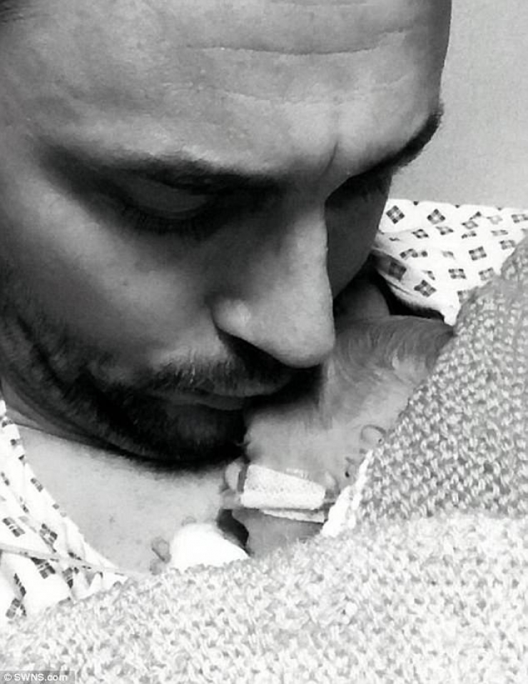 Illustration de l'article : Ils lui conseillent l'avortement, expliquant que le b&eacute;b&eacute; ne survivra jamais... Mais un miracle se produit ! 