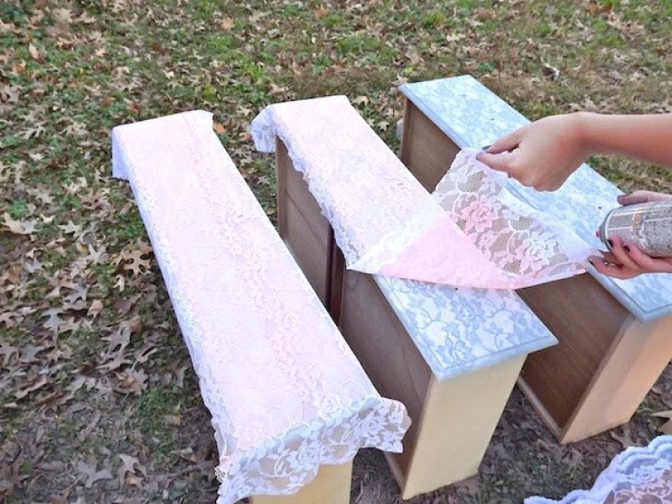 Illustration de l'article : Elle place ses tiroirs &agrave; l'ext&eacute;rieur et ce qu'elle en fait est tr&egrave;s original ! 