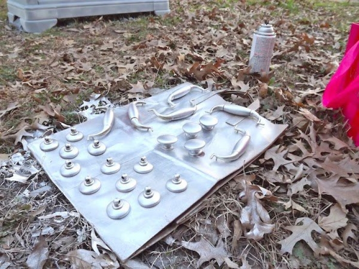 Illustration de l'article : Elle place ses tiroirs &agrave; l'ext&eacute;rieur et ce qu'elle en fait est tr&egrave;s original ! 