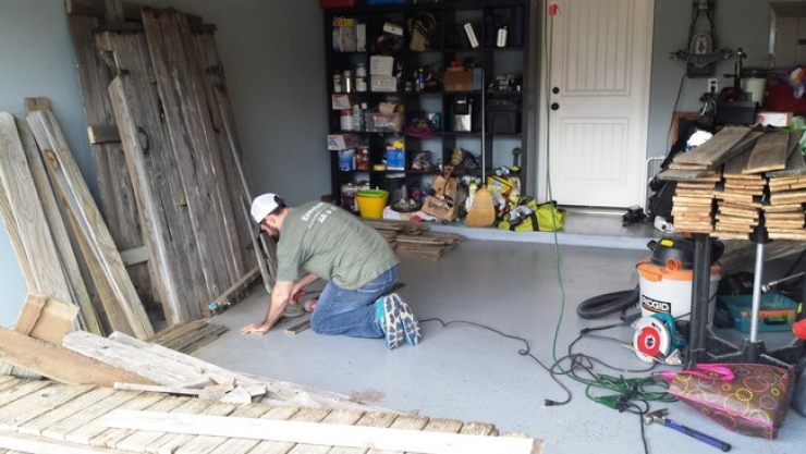 Illustration de l'article : Il r&eacute;cup&egrave;re une cl&ocirc;ture abandonn&eacute;e aux ordures et ce qu'il en fait est g&eacute;nial !