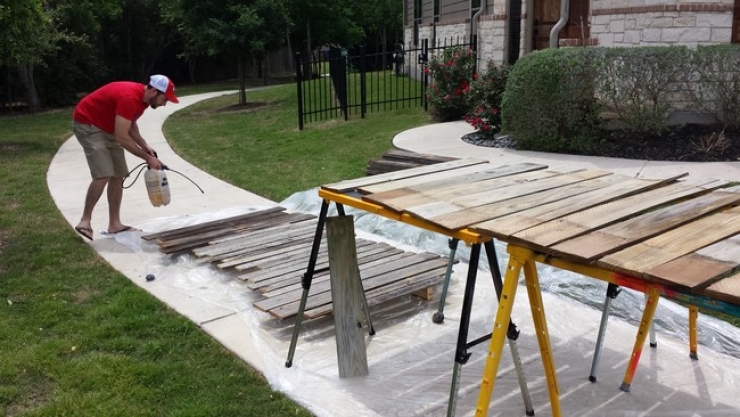 Illustration de l'article : Il r&eacute;cup&egrave;re une cl&ocirc;ture abandonn&eacute;e aux ordures et ce qu'il en fait est g&eacute;nial !