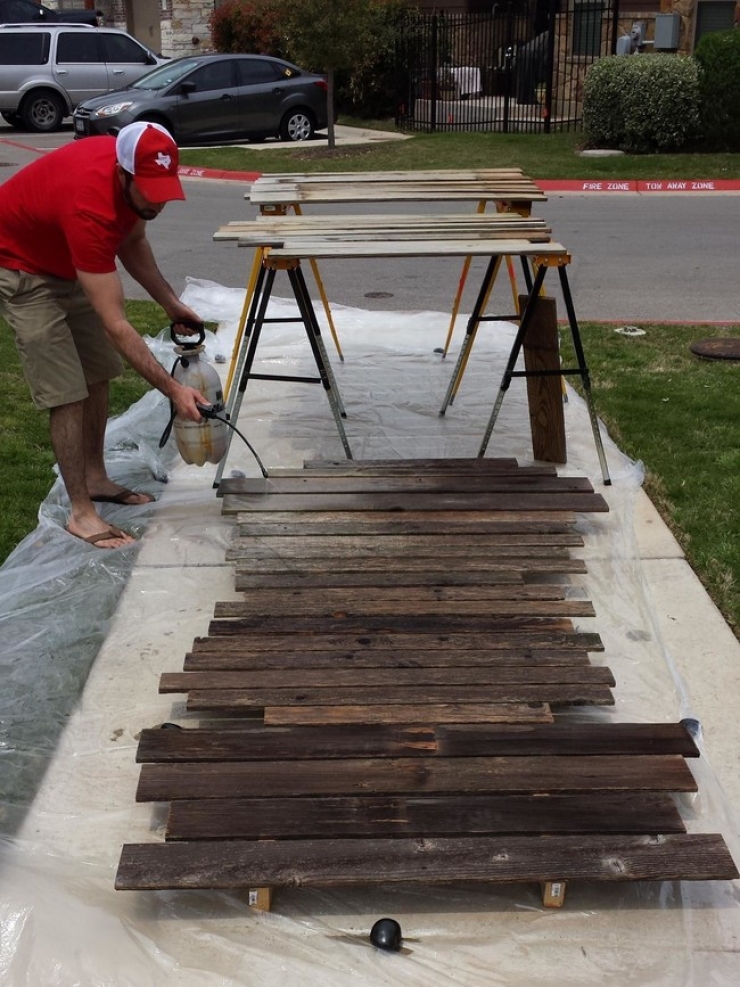 Illustration de l'article : Il r&eacute;cup&egrave;re une cl&ocirc;ture abandonn&eacute;e aux ordures et ce qu'il en fait est g&eacute;nial !