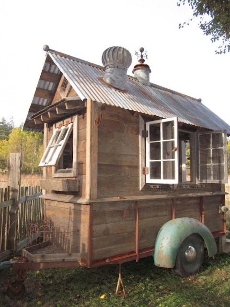 Illustration de l'article : Trouvez votre bonheur &agrave; travers cette s&eacute;lection de 28 poulaillers originaux...