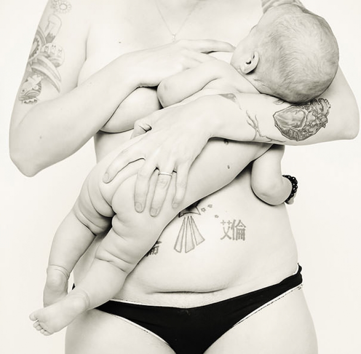 Illustration de l'article : 52 bébés qui posent avec leurs parents tatoués