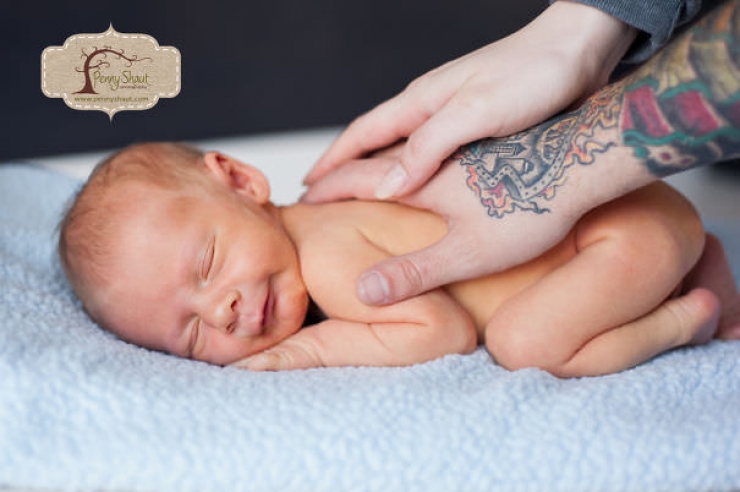 Illustration de l'article : 52 bébés qui posent avec leurs parents tatoués