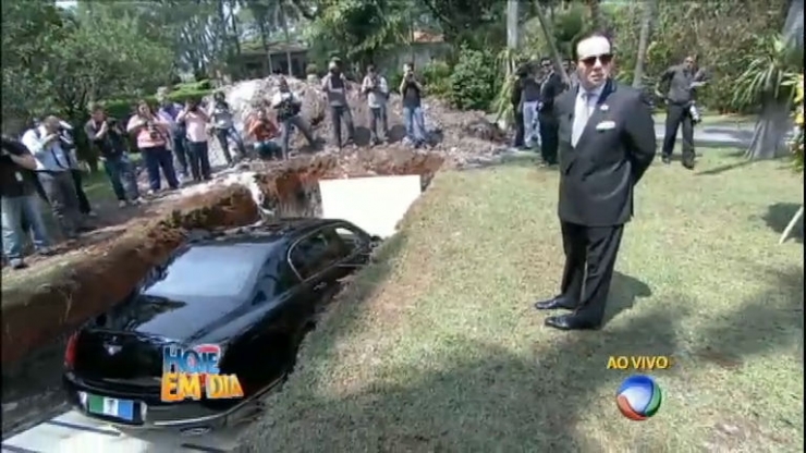 Illustration de l'article : La raison pour laquelle ce milliardaire br&eacute;silien enterre sa voiture de luxe est juste incroyable !