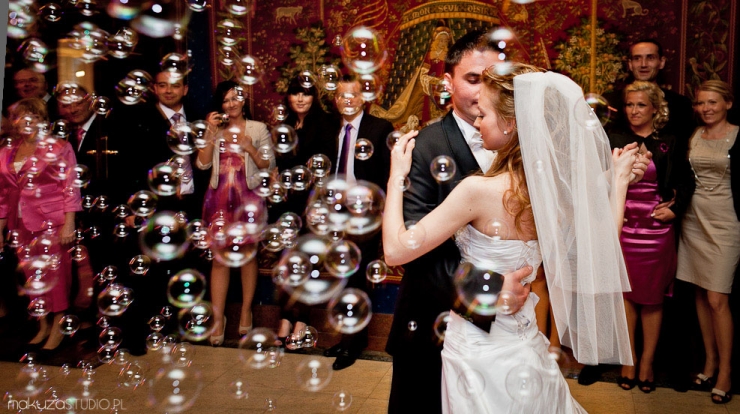 Illustration de l'article : Entre originalit&eacute; et amour, cette s&eacute;lection de photos de mariage devrait vous plaire...Et vous donner des id&eacute;es ! 