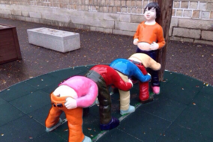 Illustration de l'article : Ces 25 jeux pour enfants qui ont plut&ocirc;t l'air d'avoir &eacute;t&eacute; con&ccedil;us pour des adultes&hellip;