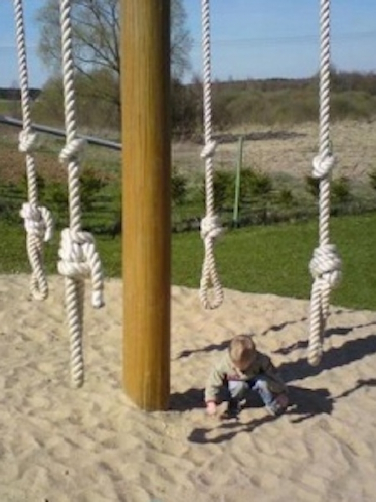 Illustration de l'article : Ces 25 jeux pour enfants qui ont plut&ocirc;t l'air d'avoir &eacute;t&eacute; con&ccedil;us pour des adultes&hellip;