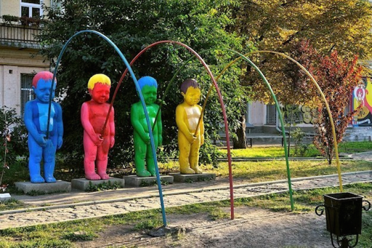 Illustration de l'article : Ces 25 jeux pour enfants qui ont plut&ocirc;t l'air d'avoir &eacute;t&eacute; con&ccedil;us pour des adultes&hellip;