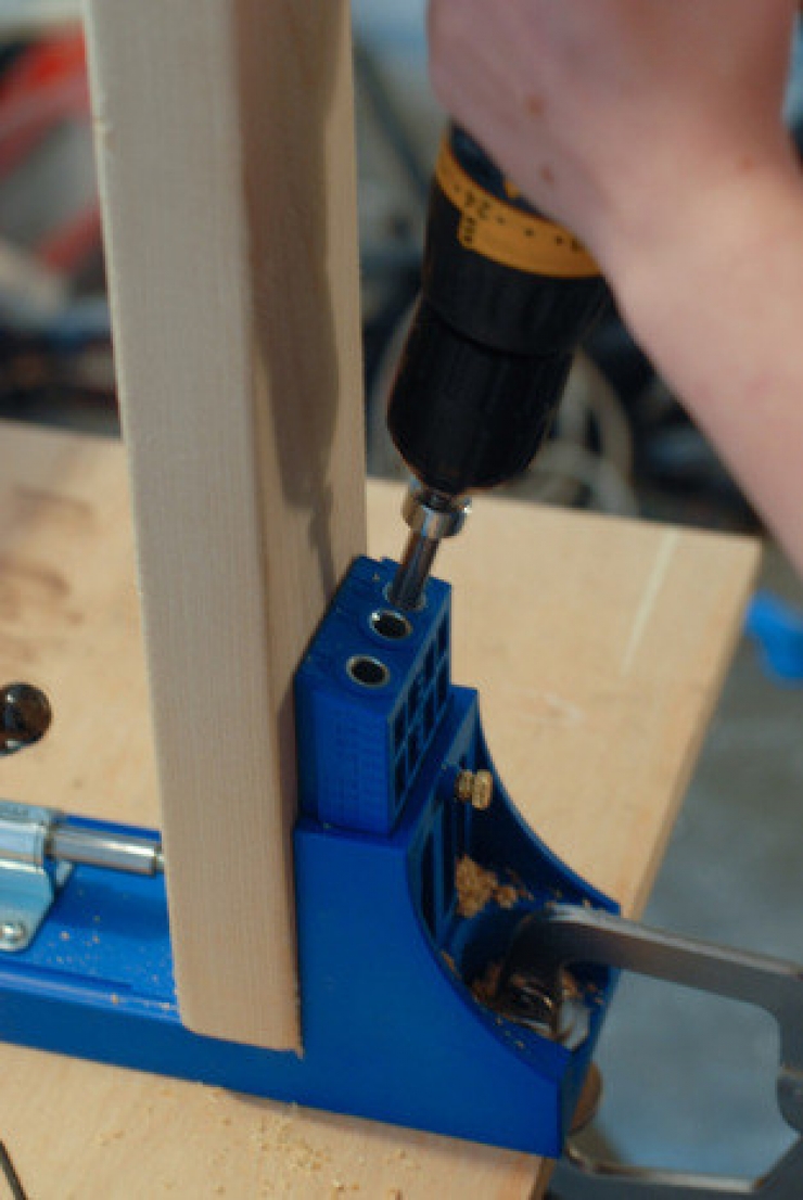 Illustration de l'article : Cette table semble tout &agrave; fait banale pourtant elle cache un c&ocirc;t&eacute; ing&eacute;nieux qui devrait vous plaire, surtout pour l'&eacute;t&eacute; ! 